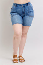 Load image into Gallery viewer, Back Flap Pockets Judy Blue Shorts