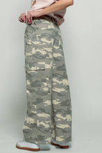 Load image into Gallery viewer, Desert Camo Wide Leg Cargo Pants