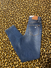 Load image into Gallery viewer, Slim Fit Tummy Control Judy Blue Jeans