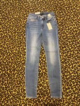 Load image into Gallery viewer, Mid Rise Skinny Fit Judy Blue Jeans